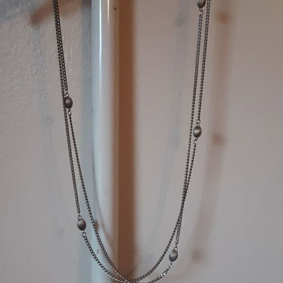 VINTAGE SILVER TONE LAYERED NECKLACE - Picture 2 of 5